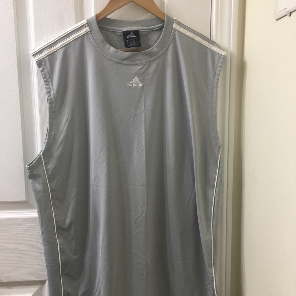 EUC Men’s XL Adidas shirt